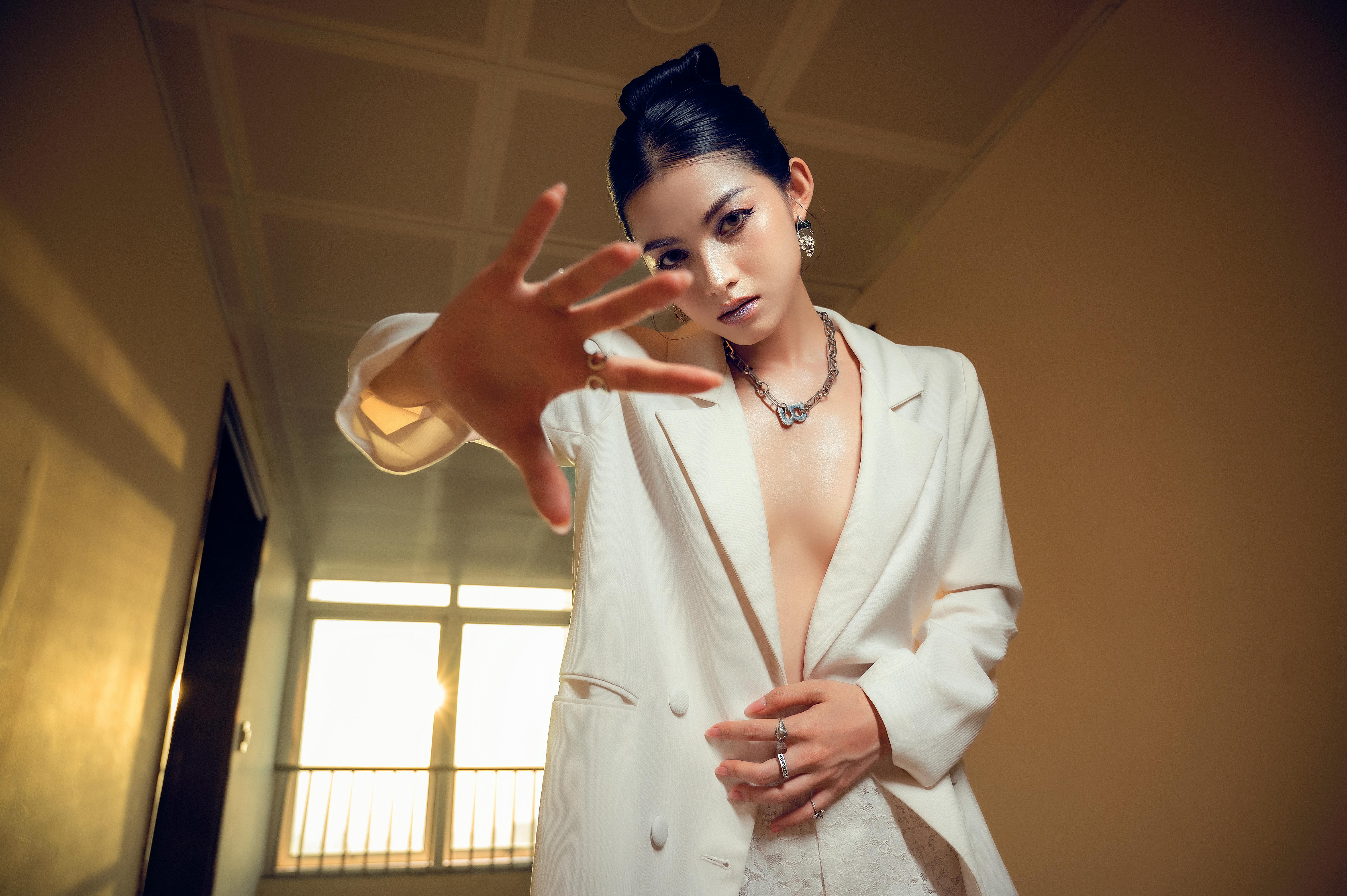 How to Create a Dating Profile That Attracts Foreign Women image 1