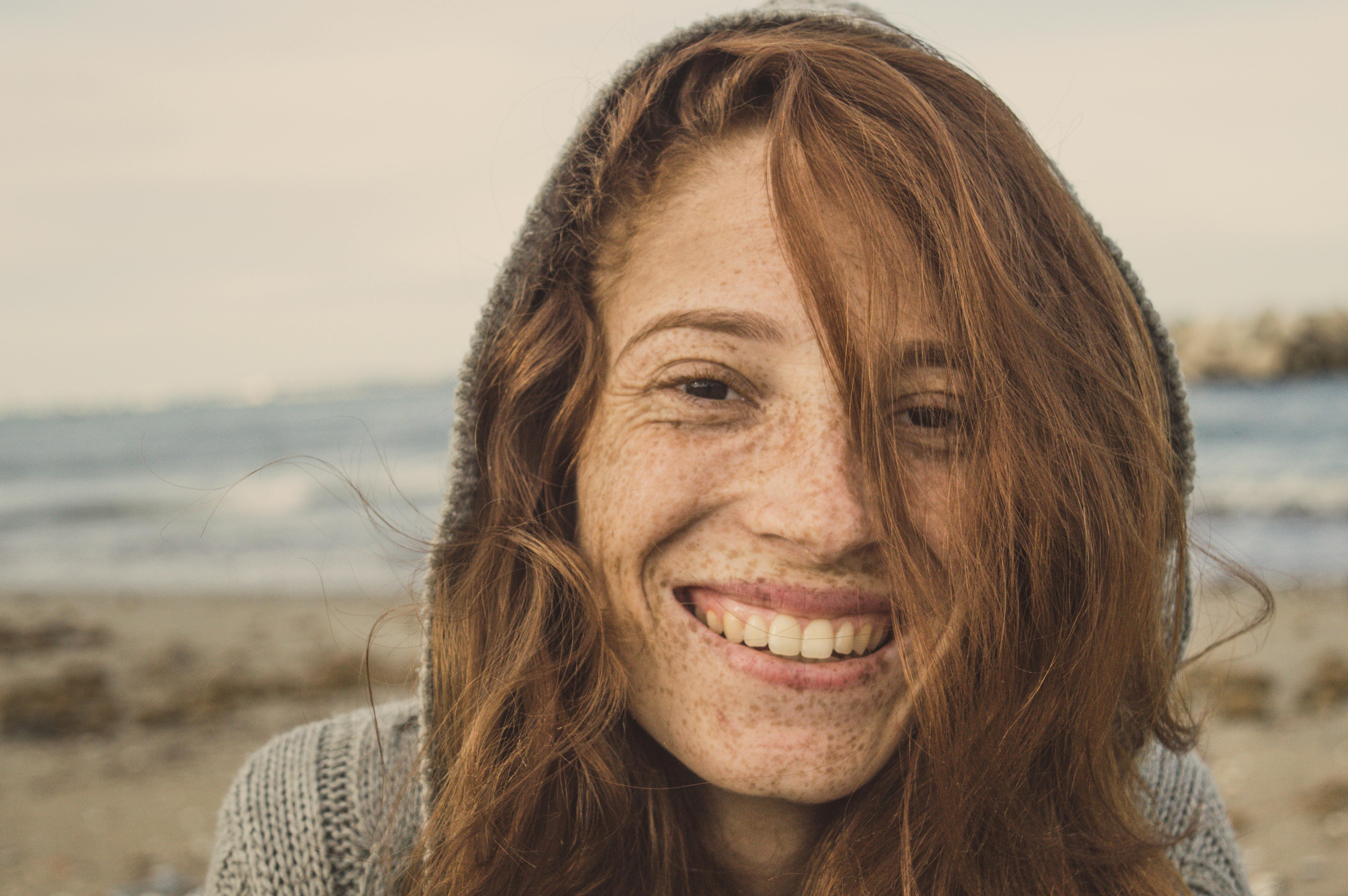 Why Too Many Compliments Reduce Attraction in Online Dating image 0