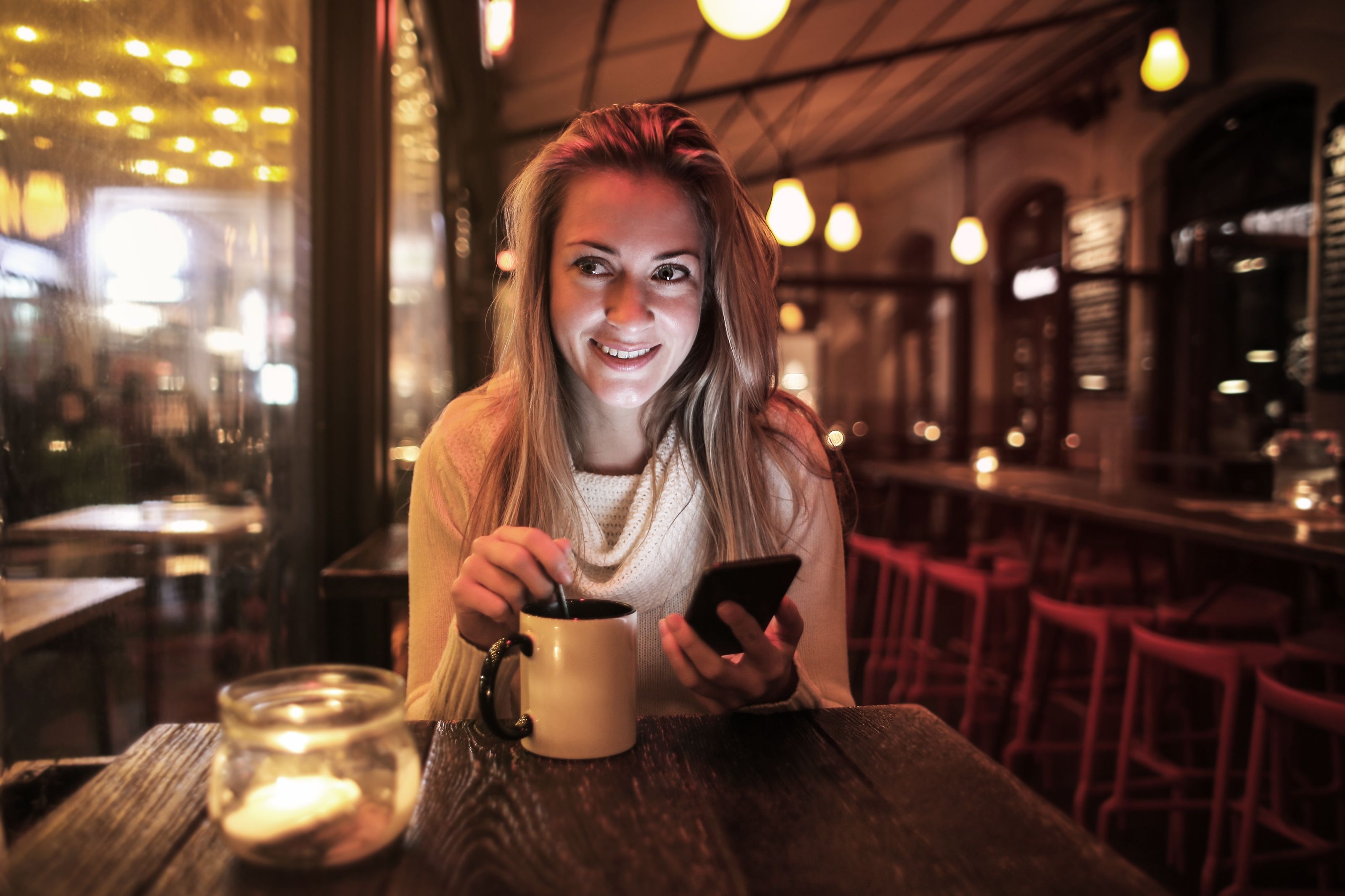 What to Text Her Between Dates image 0