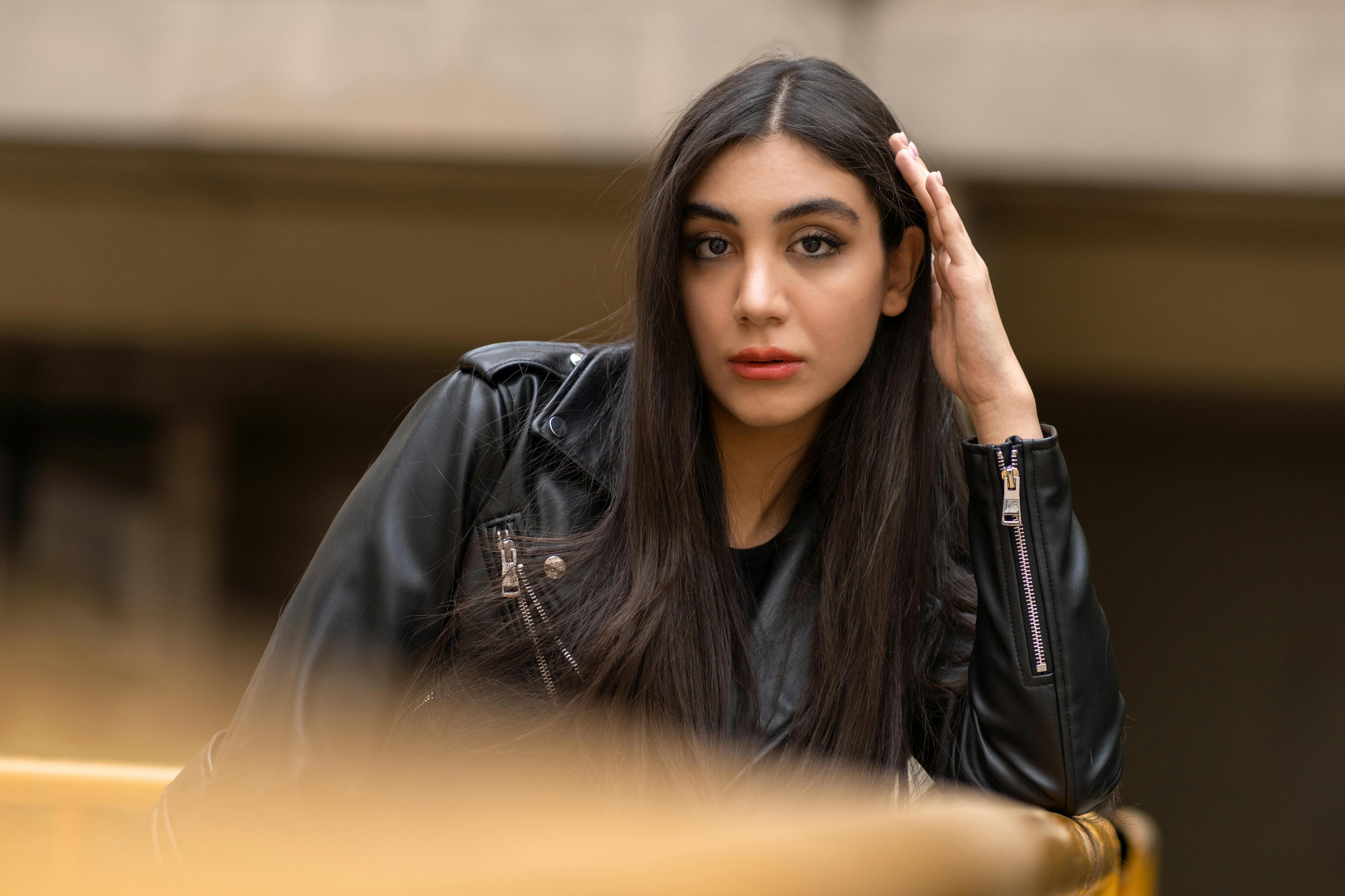 How to Start a Conversation in Online Dating: First Message Tips image 0