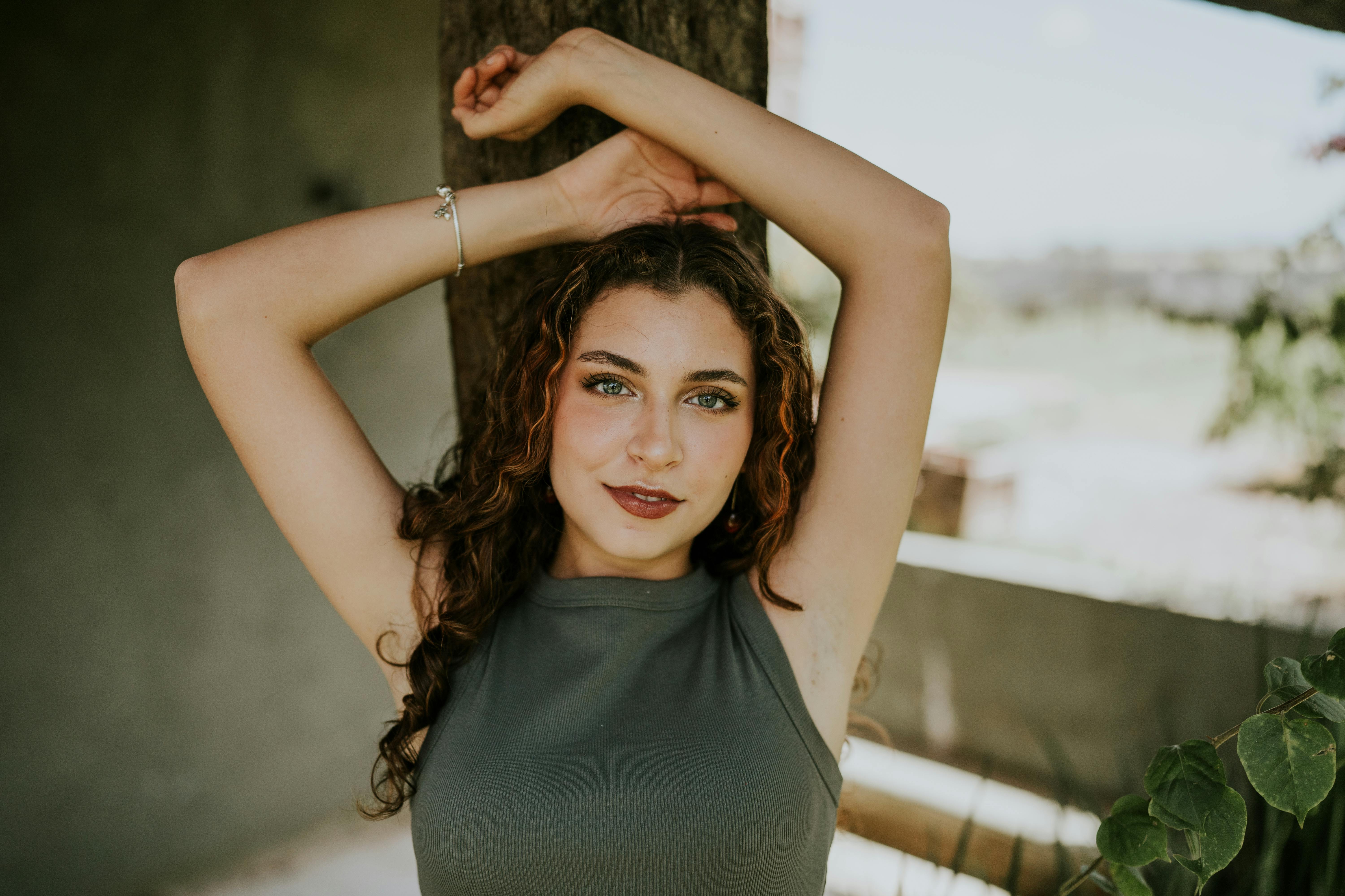 What Women Notice First in Online Dating Profiles image 2