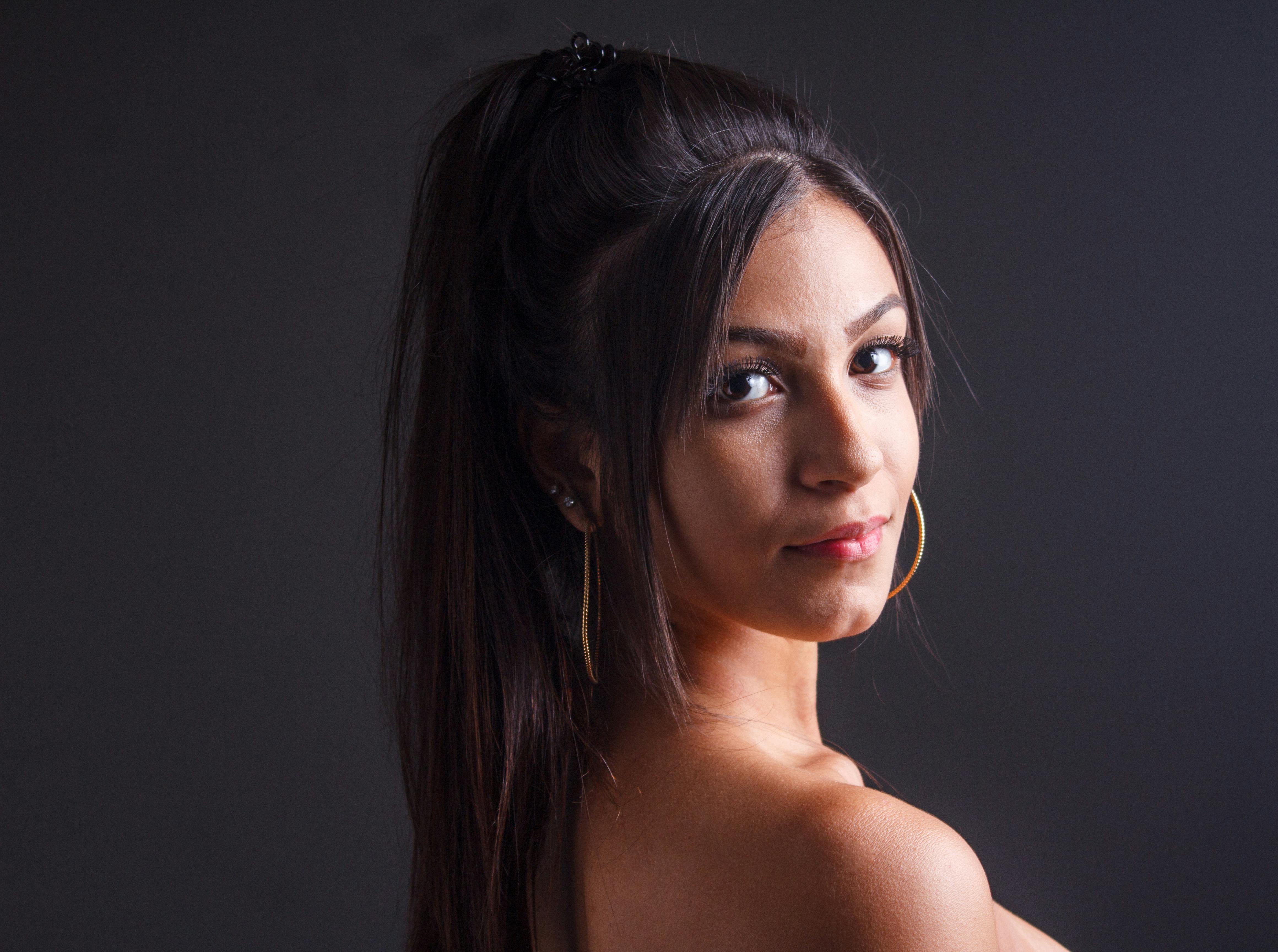 Signs a Girl Likes You Over Text: 45+ Clues She’s Into You (and What They Really Mean) image 3