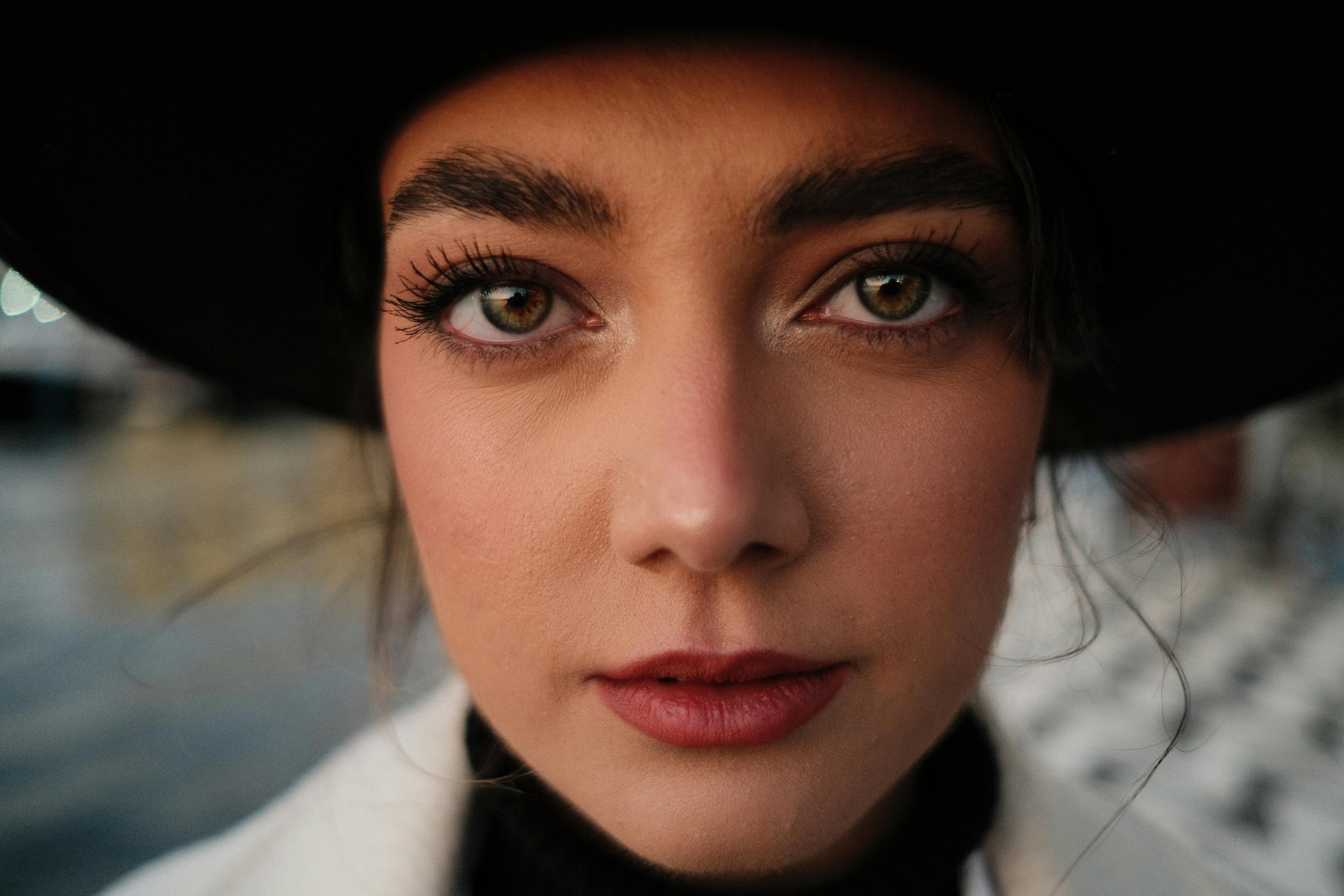 Dating a Woman 10 Years Younger: Honest Advice, Dynamics & What to Expect image 2