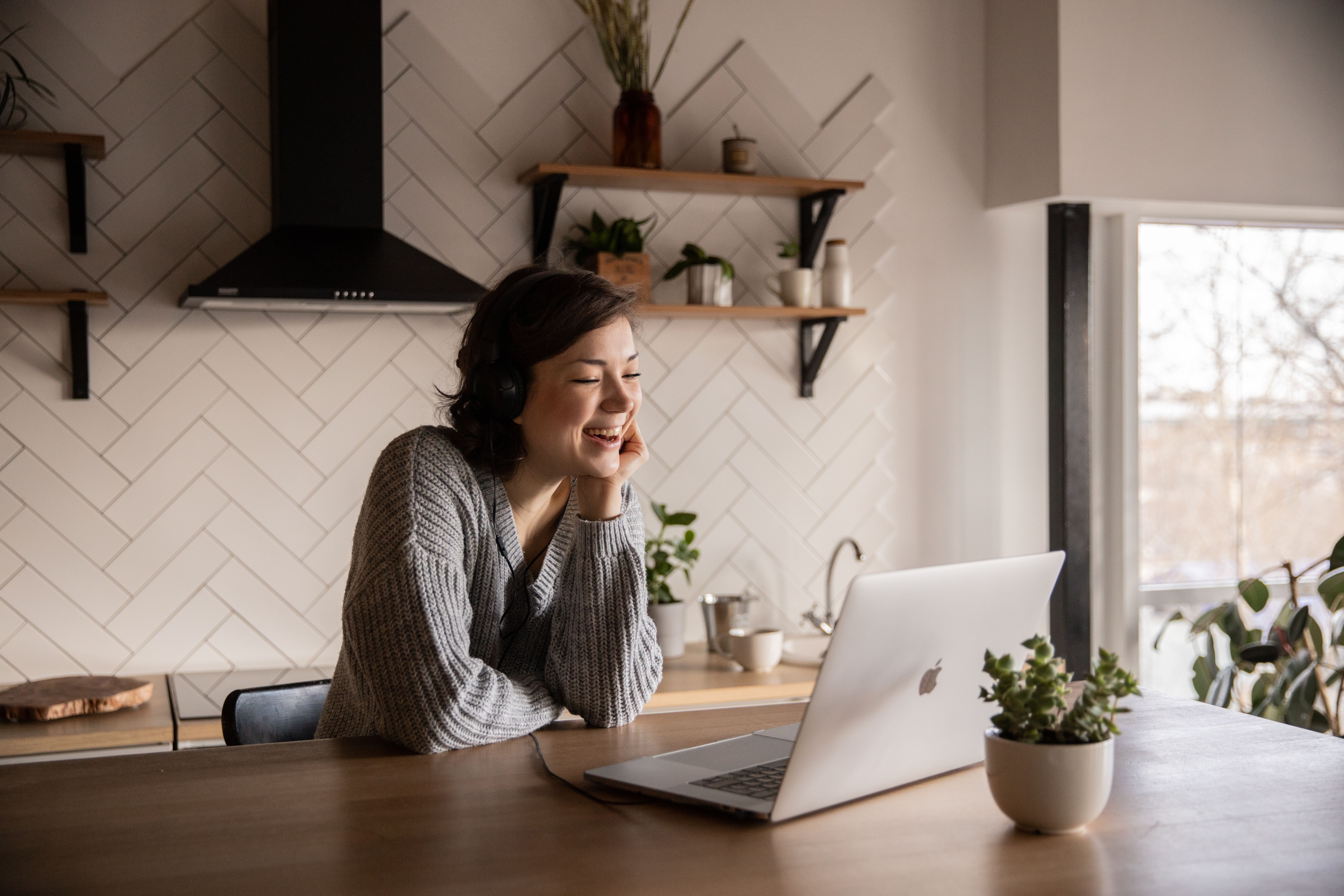 How to Ask Her for a Video Call image 1