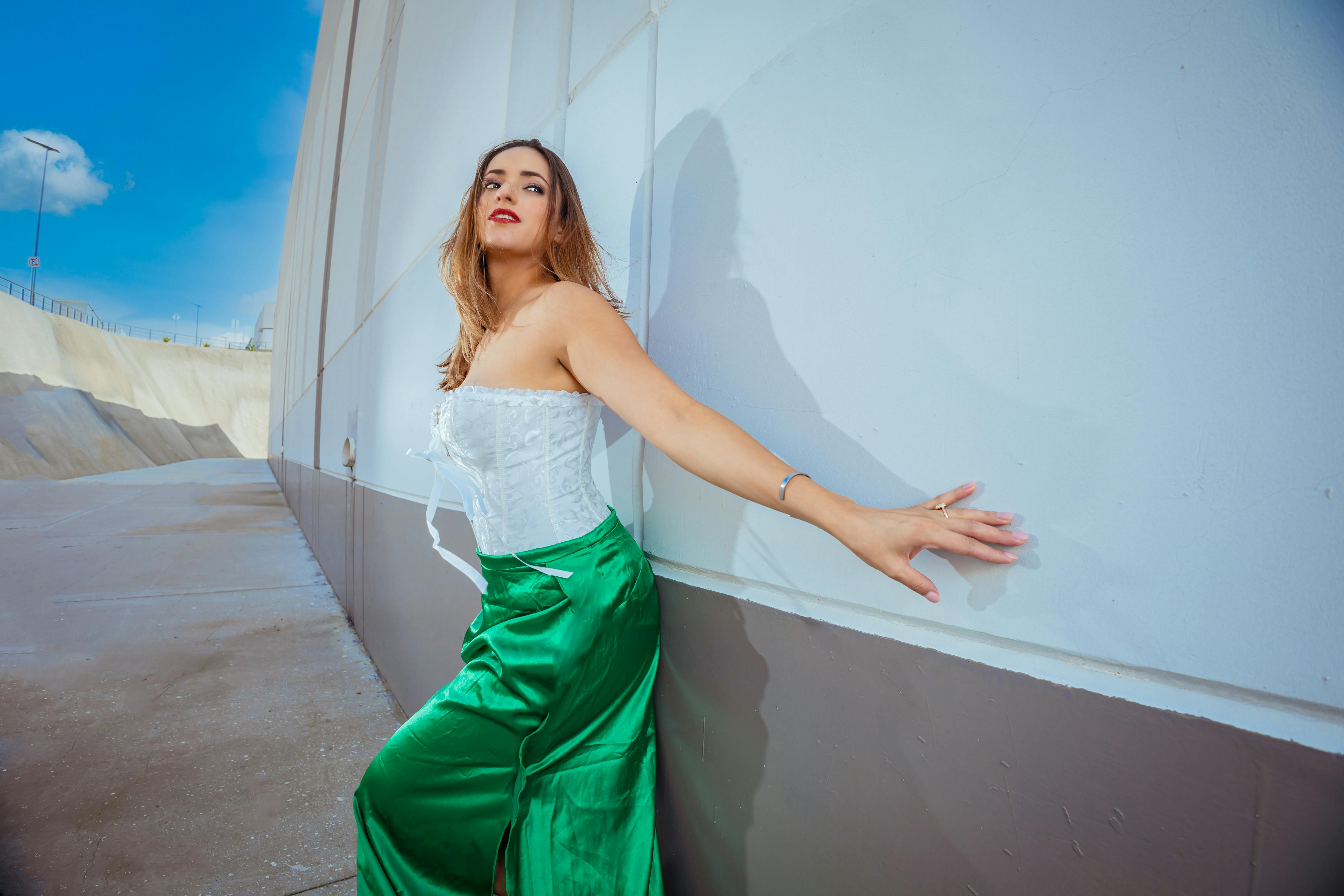 Best Conversation Topics in Online Dating: What to Talk About With Women image 0