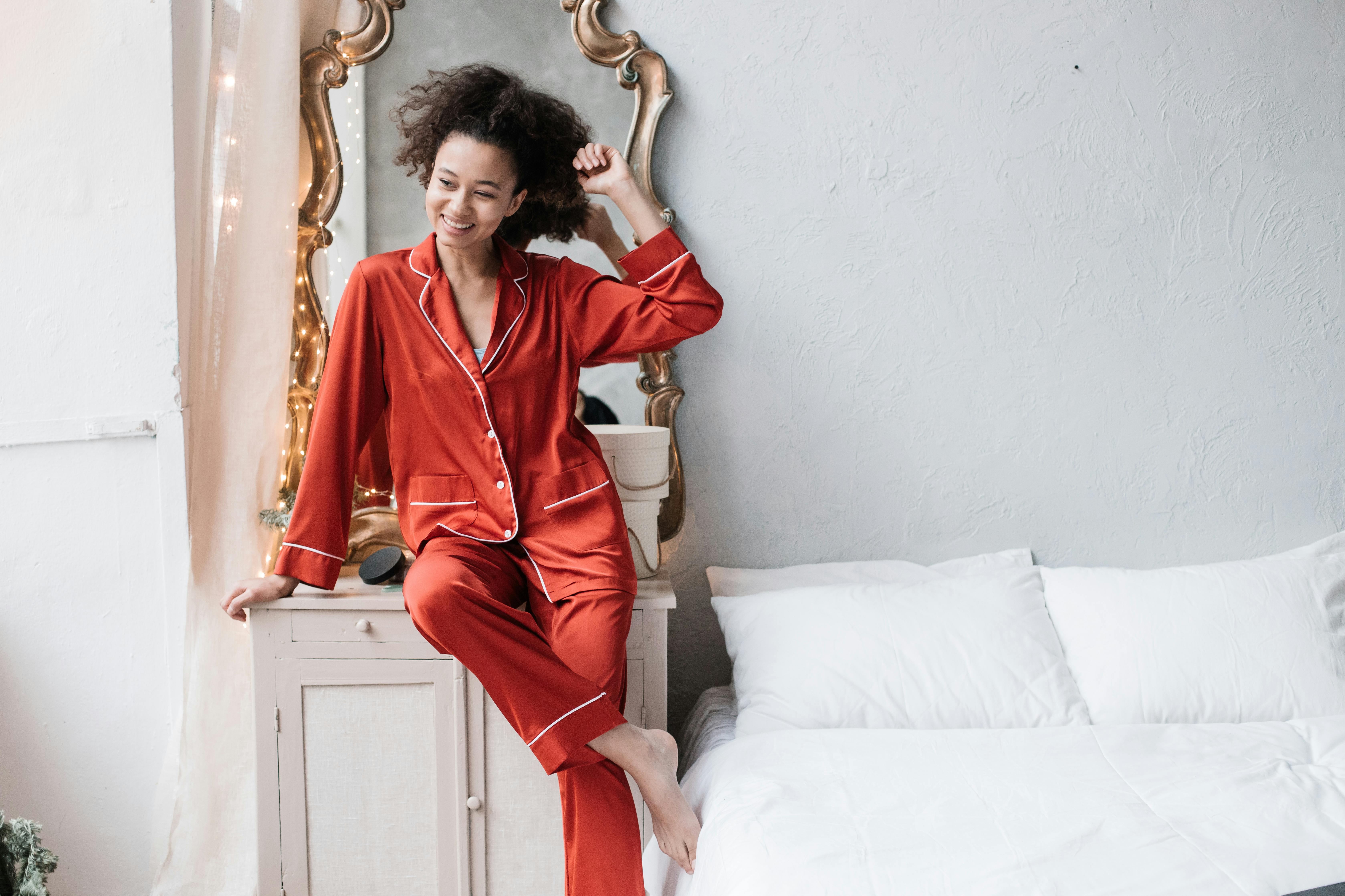 Why Trying to Entertain Her All the Time Backfires in Online Dating image 2