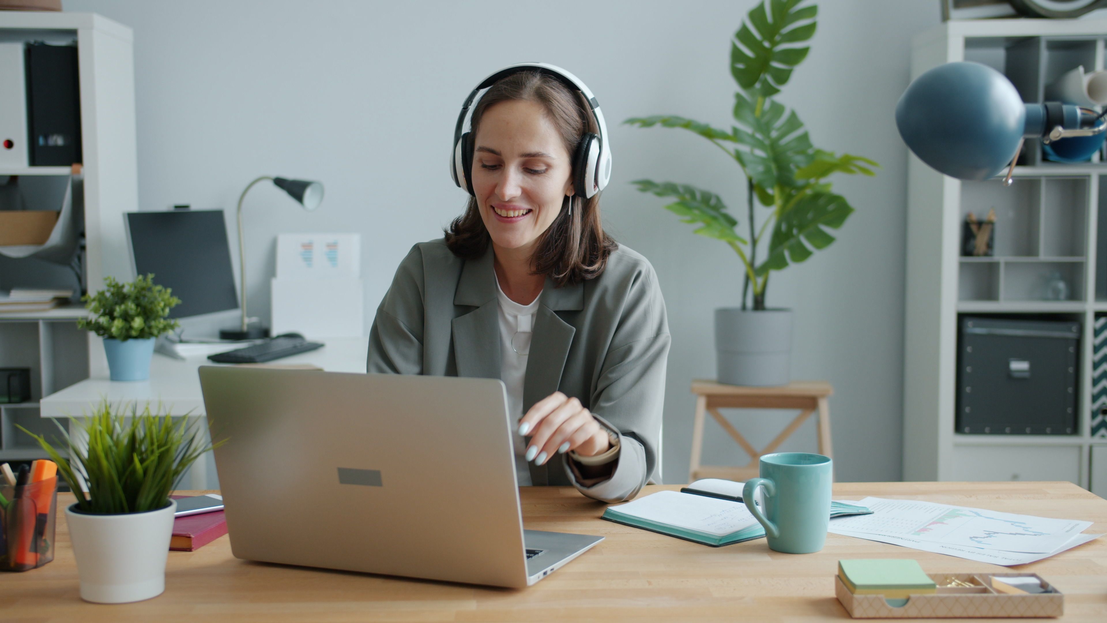 How to Ask Her for a Video Call image 0