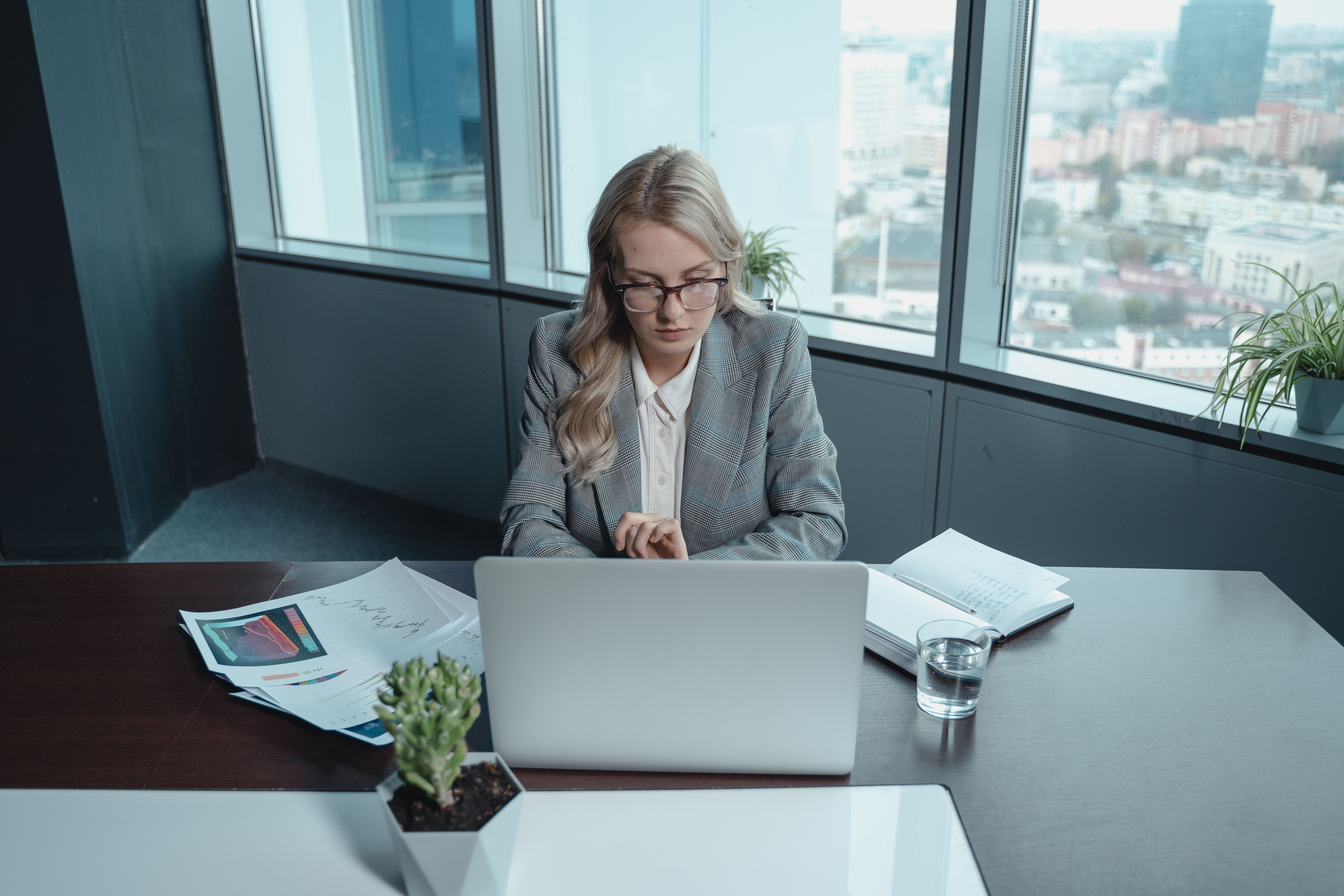 Dating a Ukrainian HR Manager: What to Expect image 0