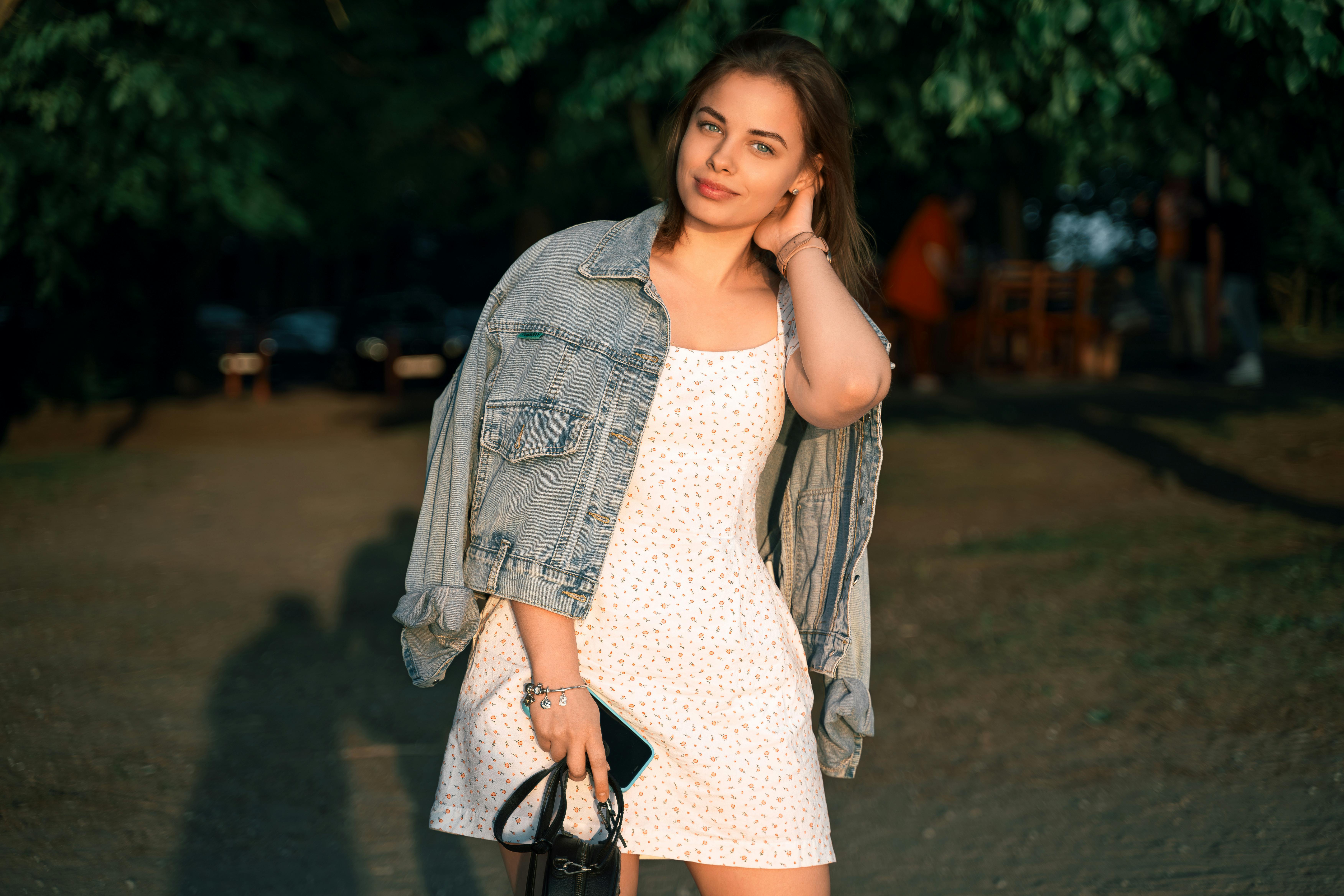 Why Sharing Too Much Too Soon Backfires in Online Dating image 0
