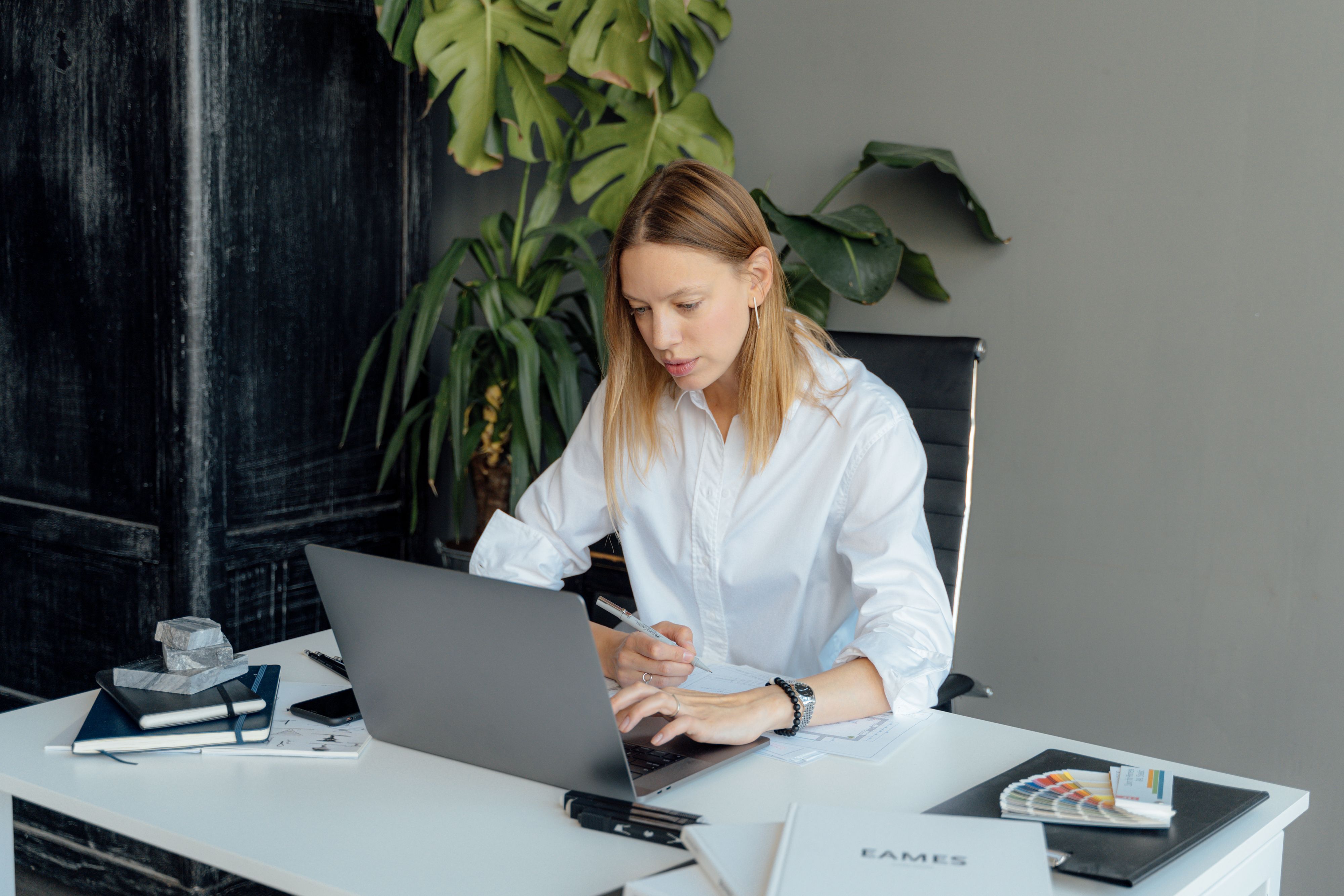 Dating a Ukrainian Woman Who Works Abroad: What to Expect image 2