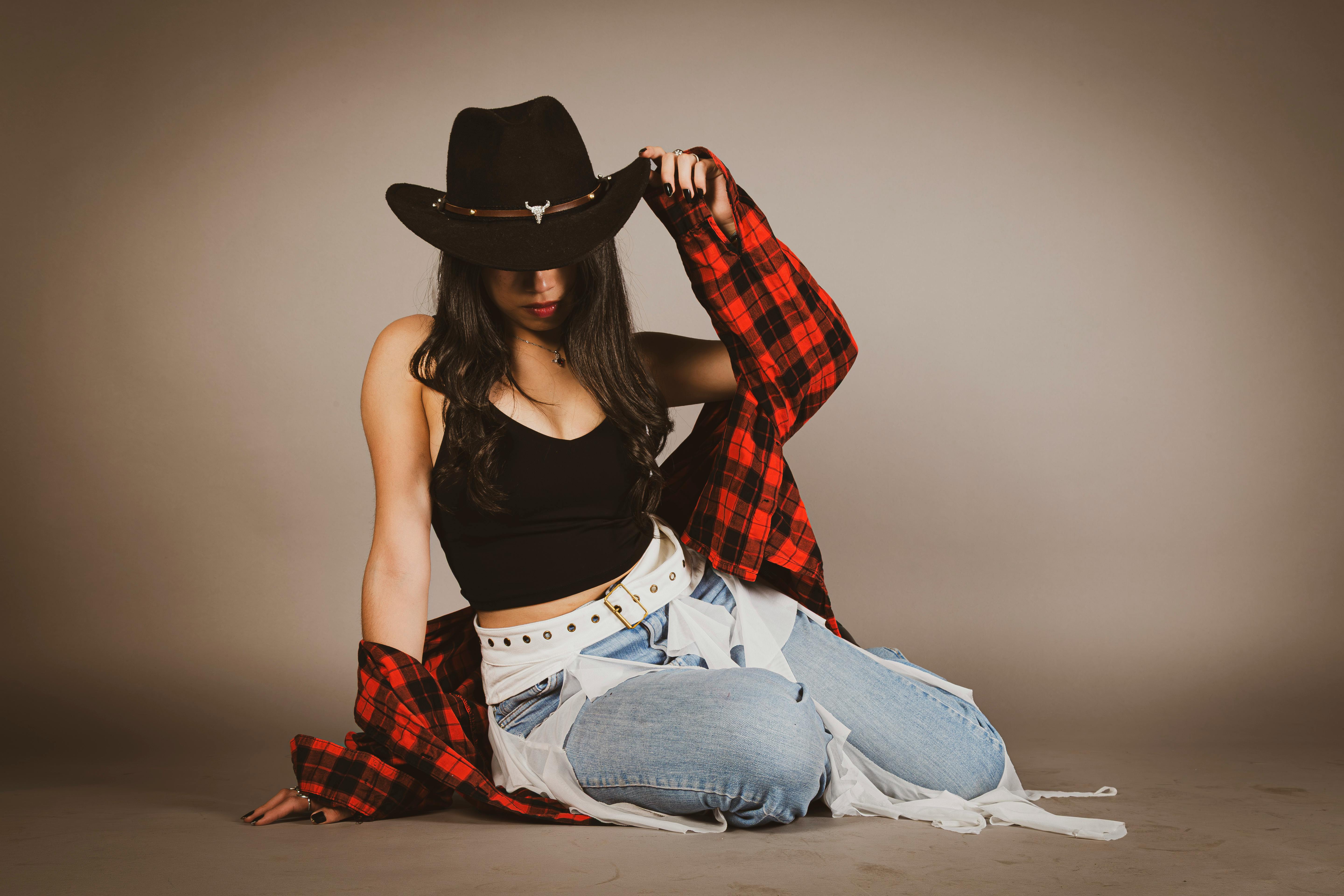 Why Daily “Routine Texting” Kills Attraction in Online Dating image 1