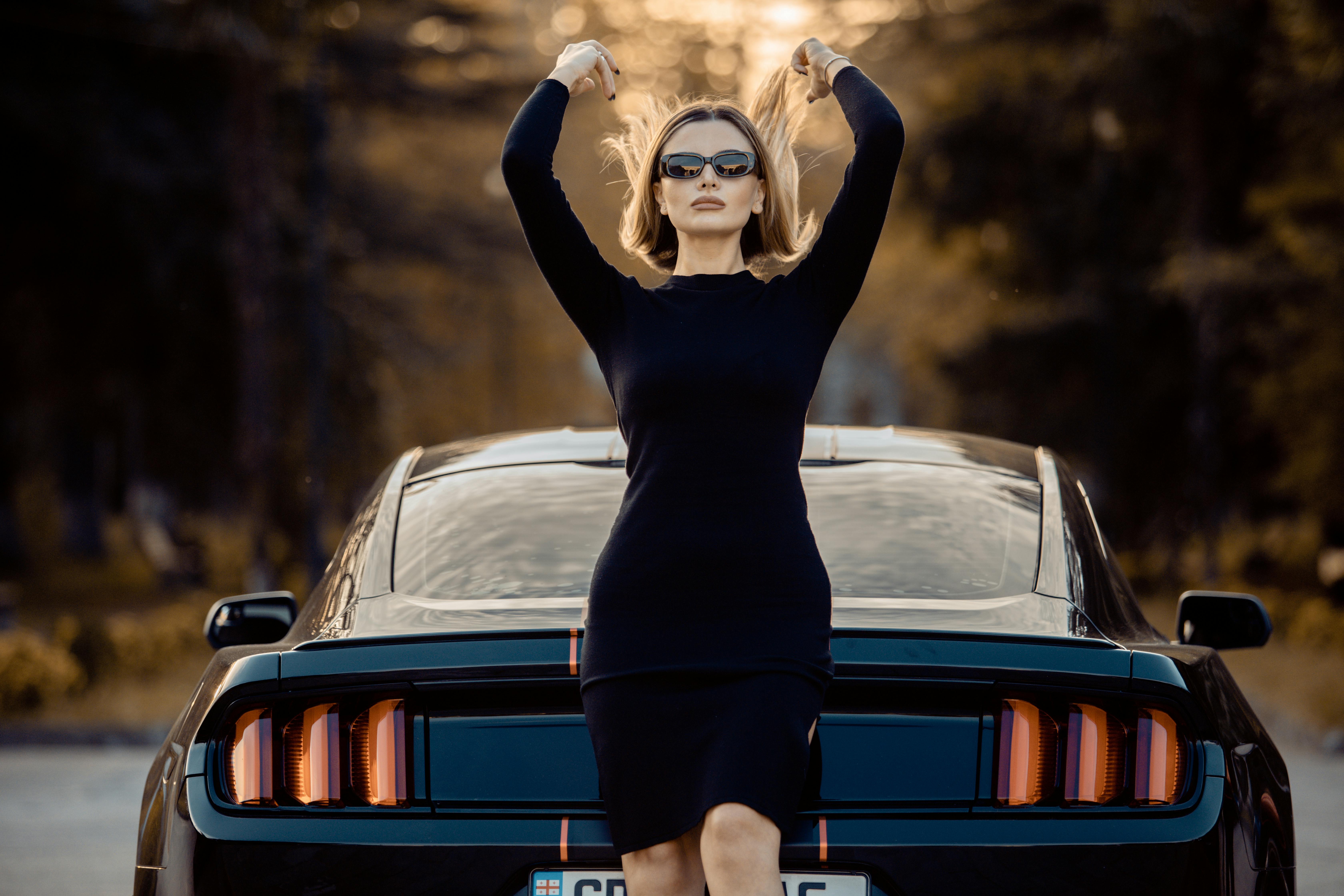 When to Stop Messaging and Let Her Come to You in Online Dating image 0