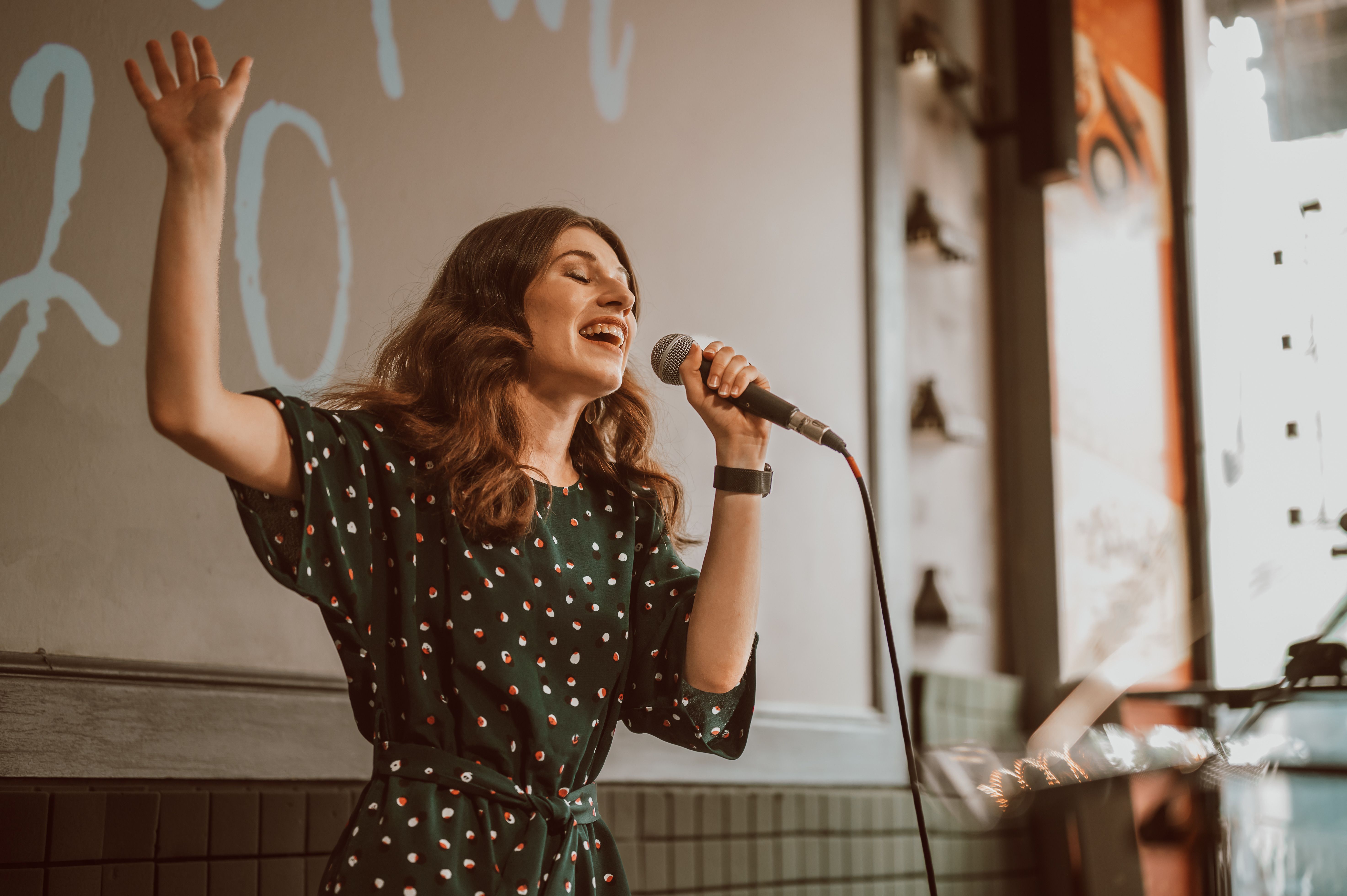 Dating a Ukrainian Singer: What to Expect image 0