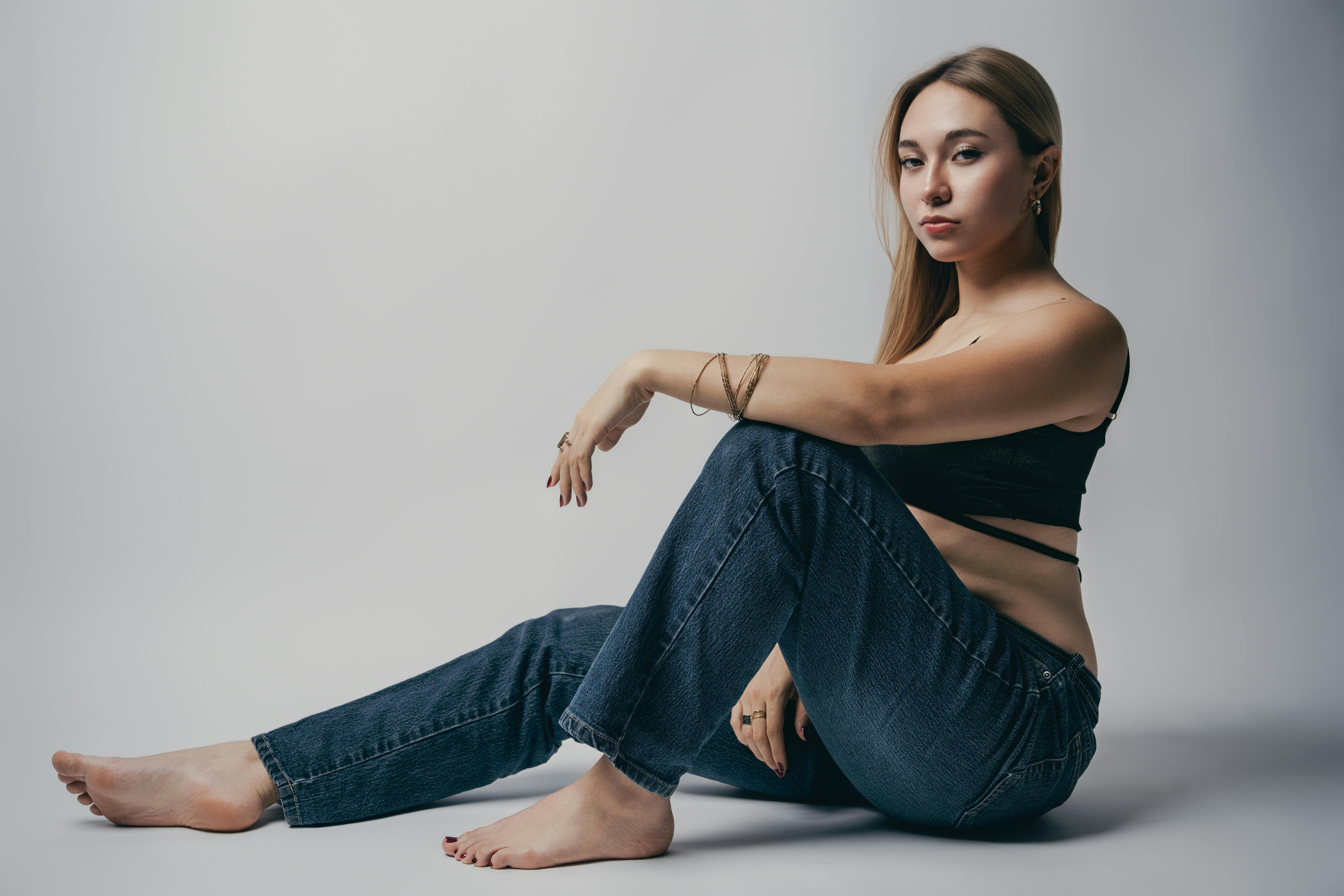 Signs a Woman Is Interested in You Online: How to Tell in International Dating image 1