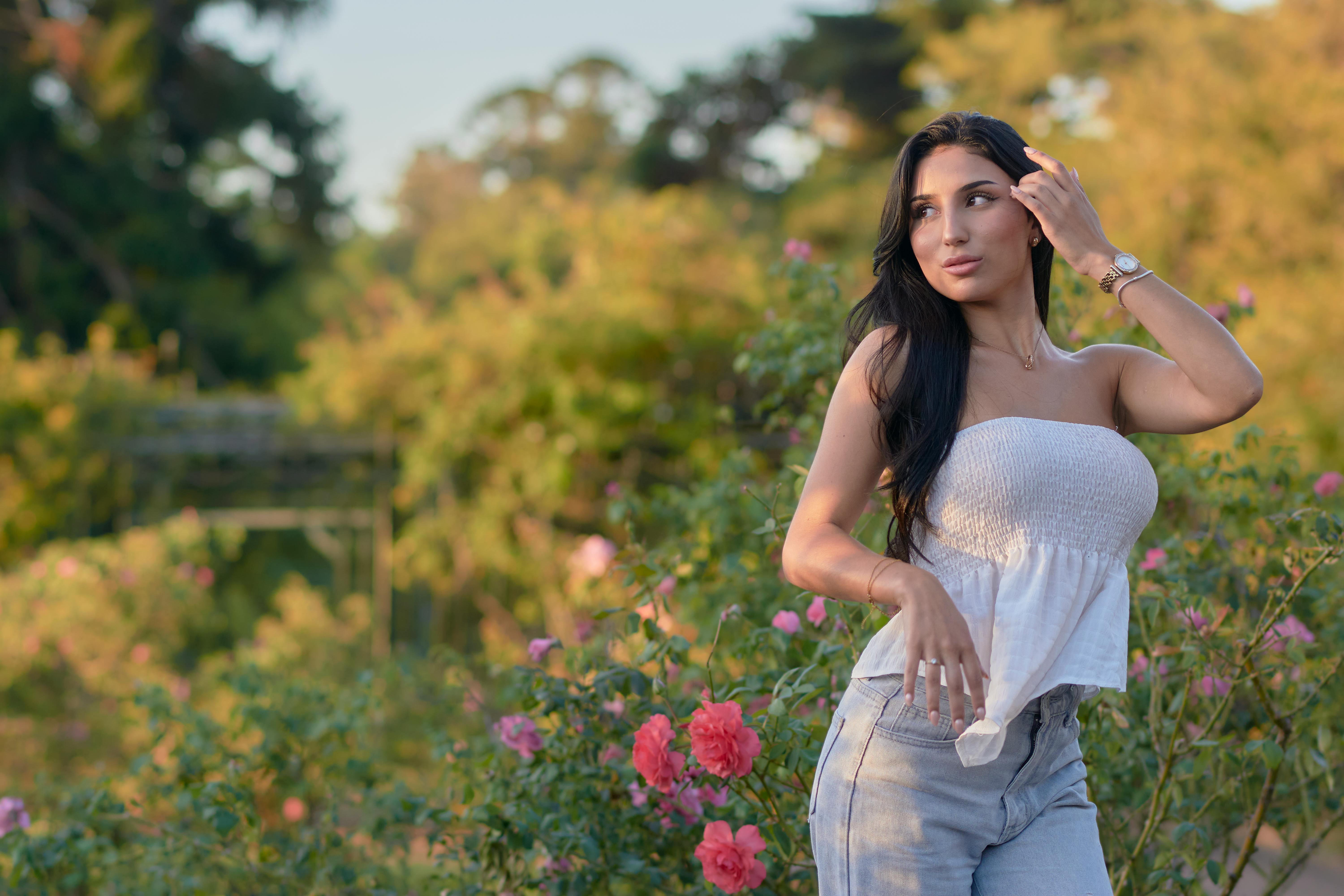 Best Conversation Topics in Online Dating: What to Talk About With Women image 1