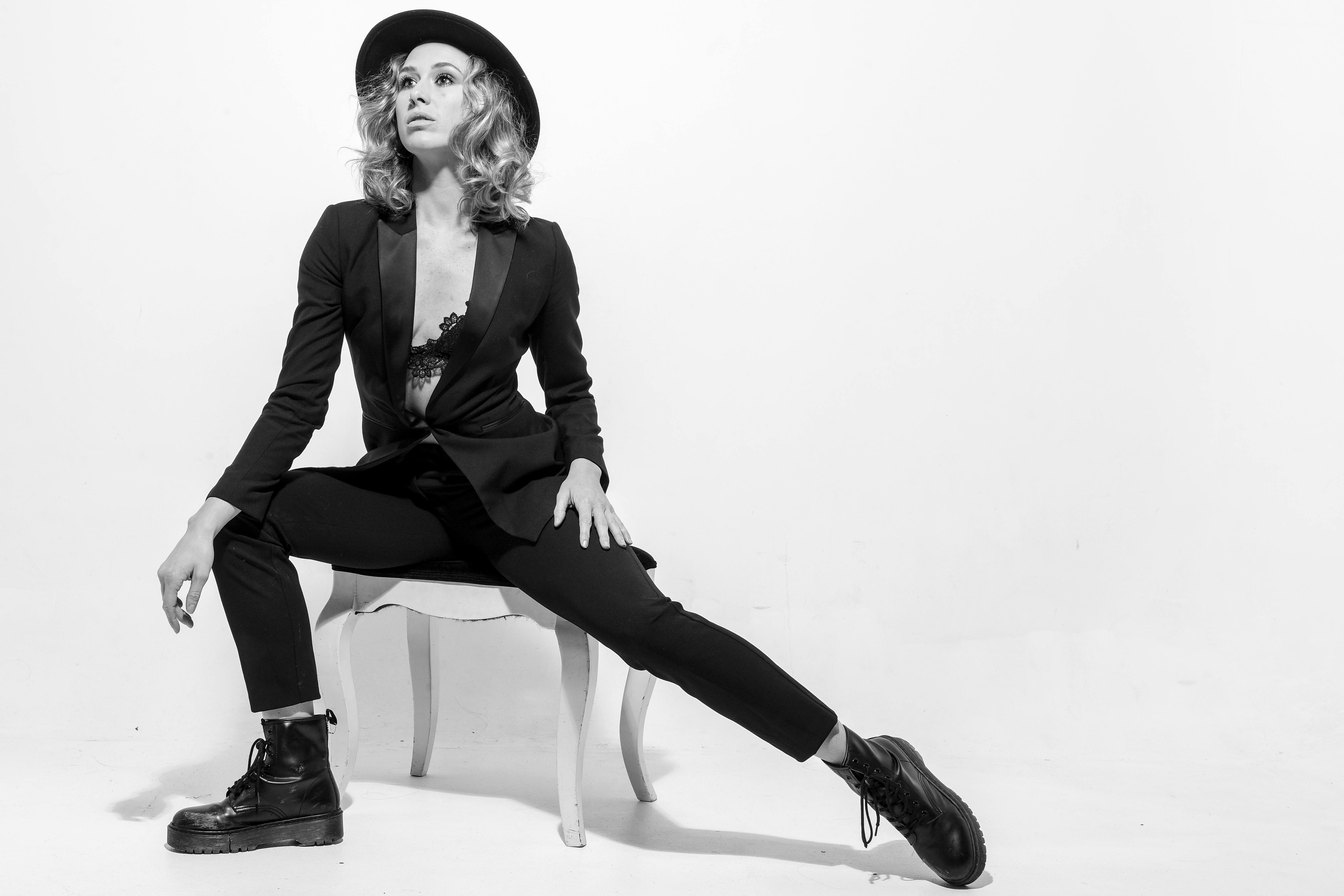 How to Avoid Friend Zone in Online Dating and Build Attraction image 0