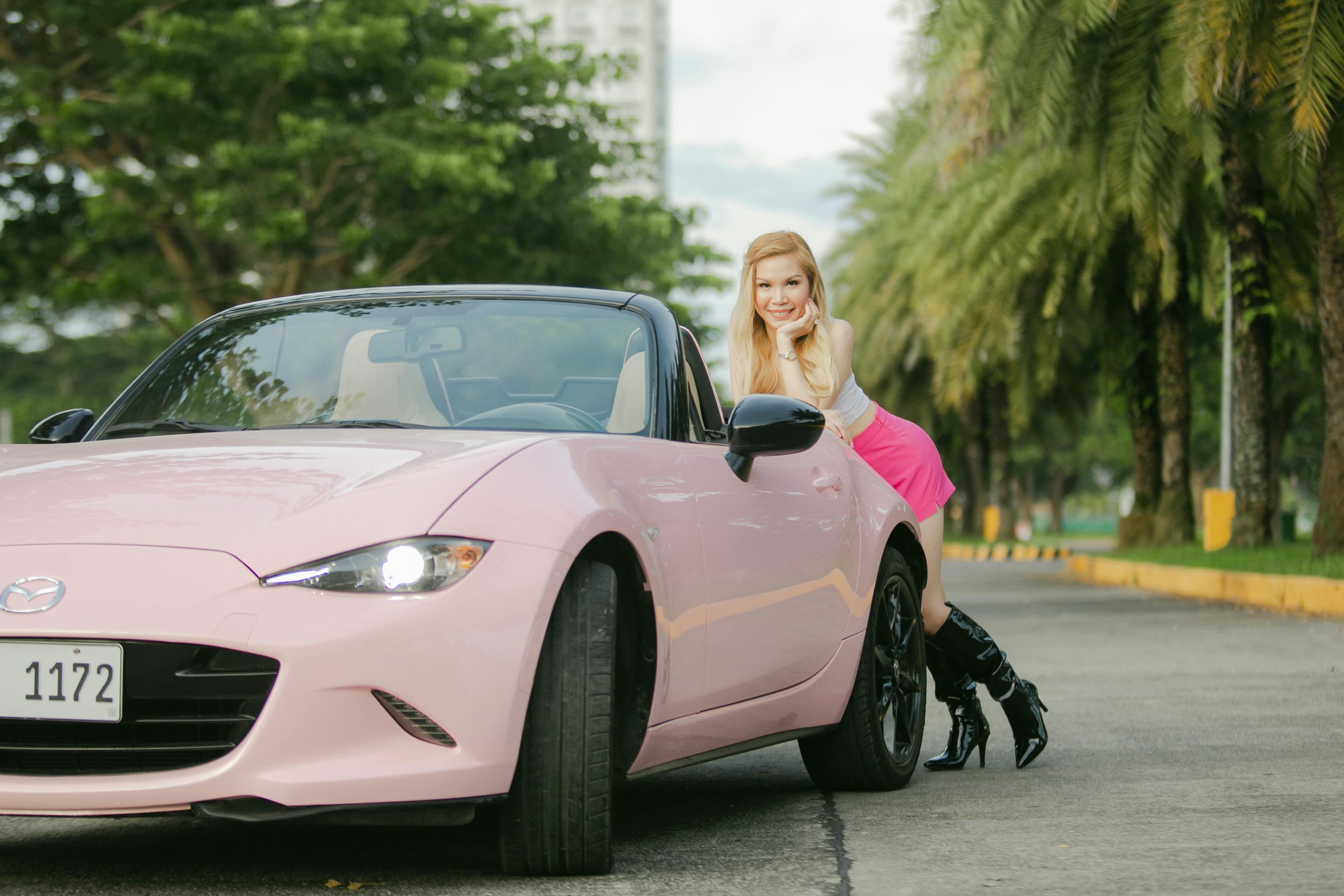 Gift-Giving Early On: What’s Appropriate (and What Looks Suspicious) image 0