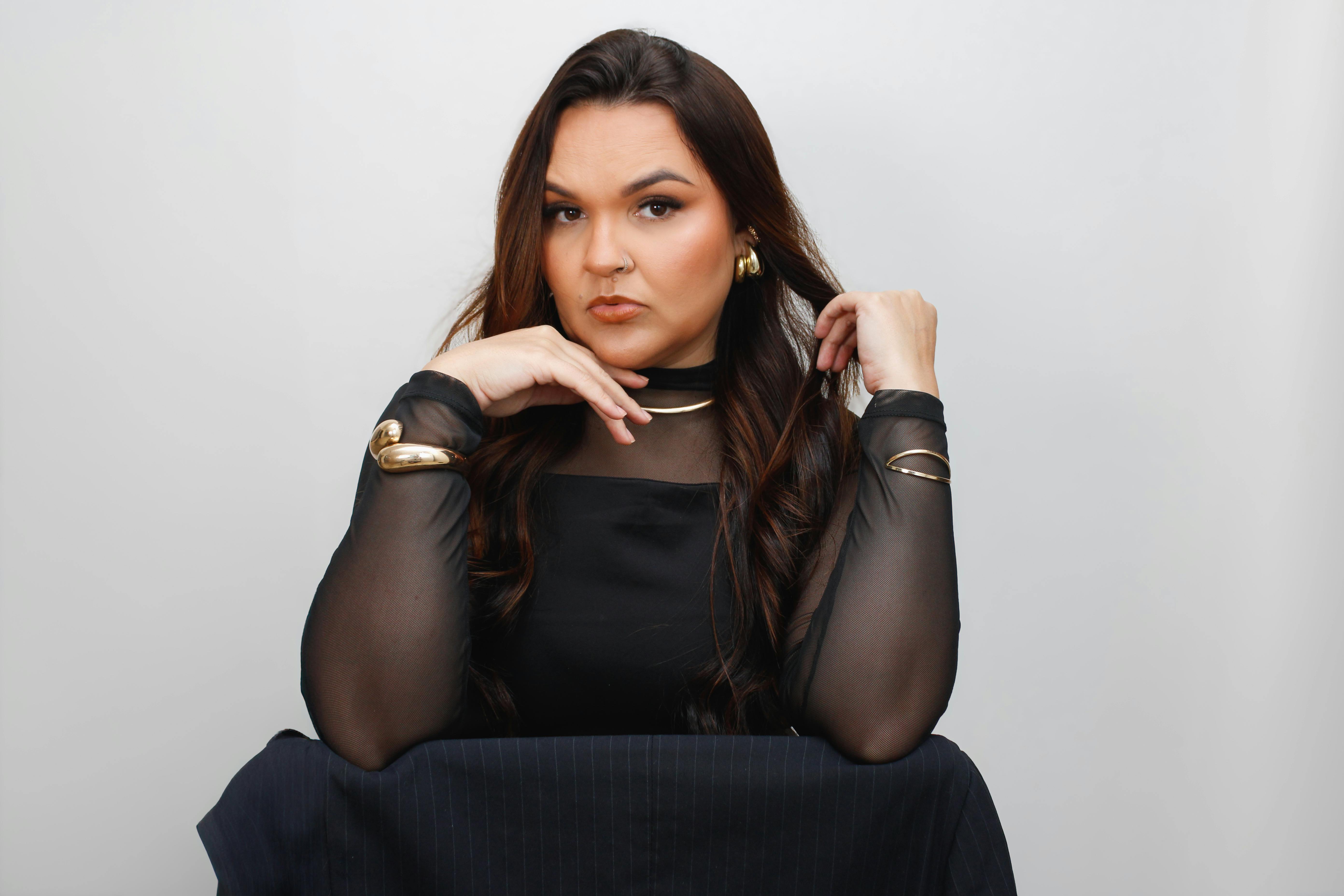 How to Tell If She Is Serious About a Relationship Online image 0