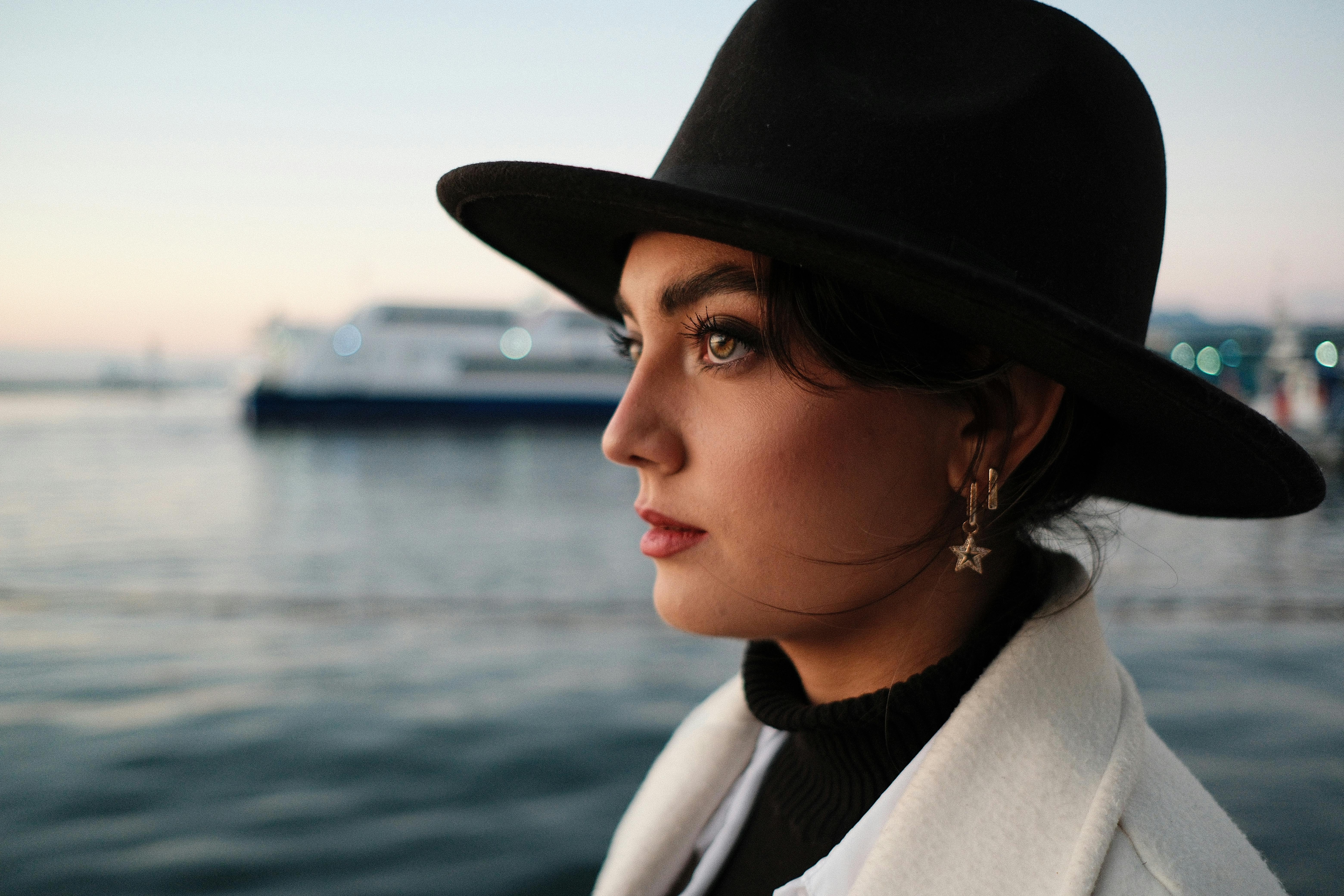 Dating a Woman 10 Years Younger: Honest Advice, Dynamics & What to Expect image 0